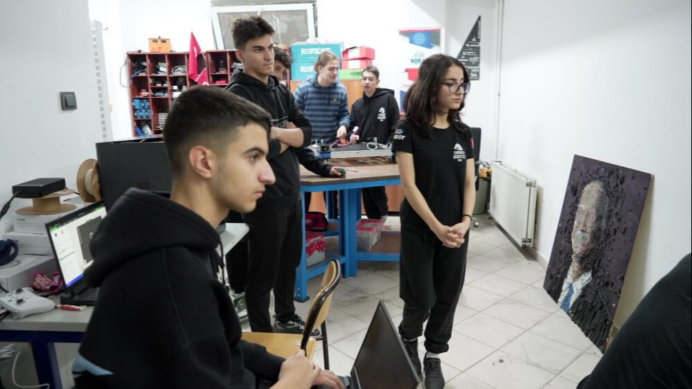 Kazan dairesinden dünya şampiyonluğuna: Lisede kurulan robotik takımı ödülleri topladı! - 2. Resim