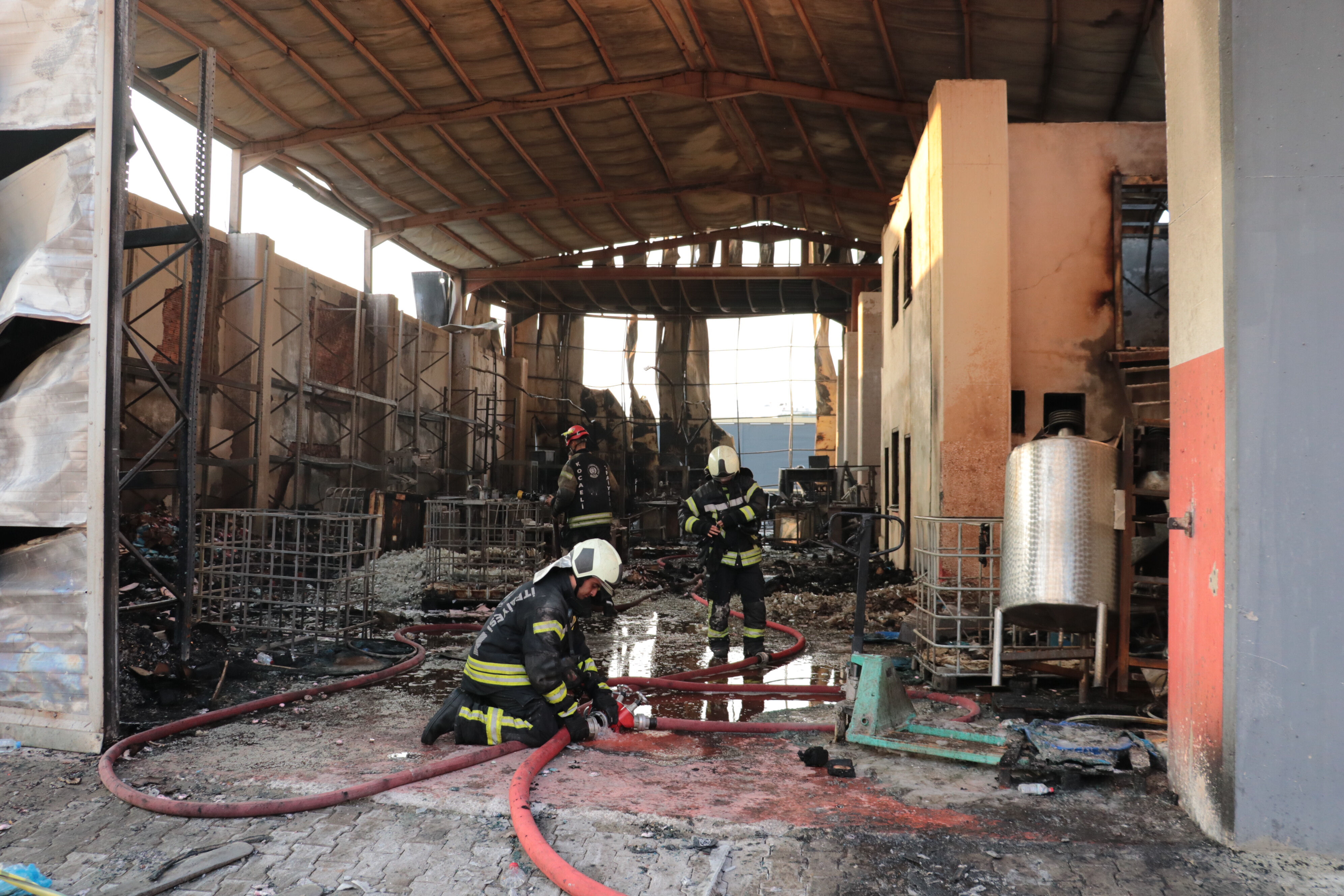 Kocaeli'de 6 kişiye mezar olan yangının çıkış anına ait görüntüler ortaya çıktı Kocaeli'de 6 kişiye mezar olan yangının çıkış anına ait görüntüler ortaya çıktı - 1. Resim