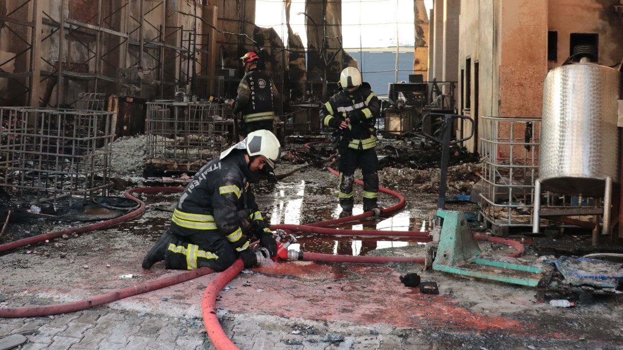 Kocaeli'deki parfüm deposu faciasında gözaltı sayısı 11'e yükseldi Kocaeli'deki parfüm deposu faciasında gözaltı sayısı 11'e yükseldi
