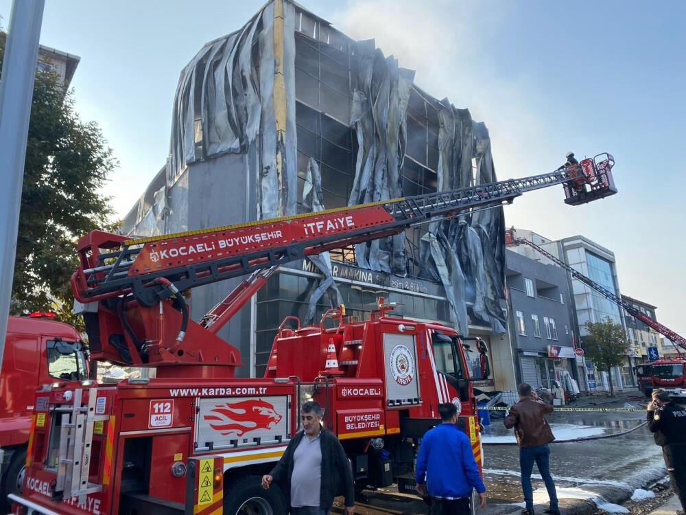 Kocaeli'deki yangın faciasında skandal paylaşımlar: Hayatını kaybeden işçilere hakaret ettiler! - 1. Resim