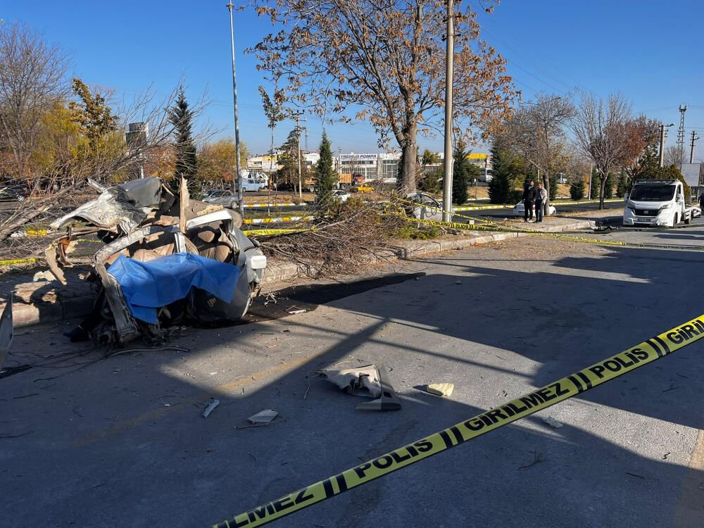 Nevşehir'de korkunç kaza: Otomobil ağaca çarpıp ikiye bölündü, 2 çocuk öldü Nevşehir'de korkunç kaza: Otomobil ağaca çarpıp ikiye bölündü, 2 çocuk öldü - 3. Resim