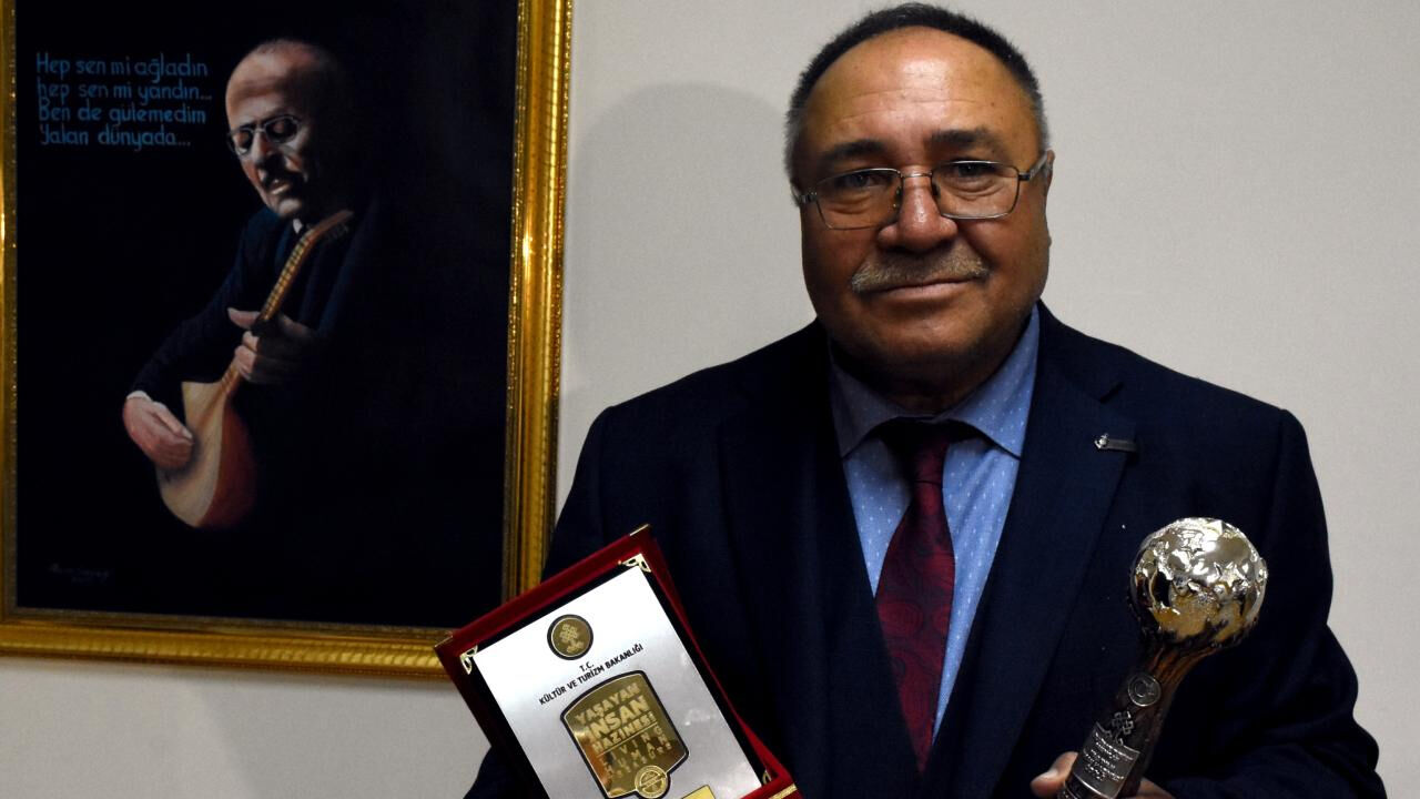 UNESCO 'Yaşayan İnsan Hazinesi' ödüllü davul ustası Adem Göçer hayatını kaybetti UNESCO 'Yaşayan İnsan Hazinesi' ödüllü davul ustası Adem Göçer hayatını kaybetti - 2. Resim