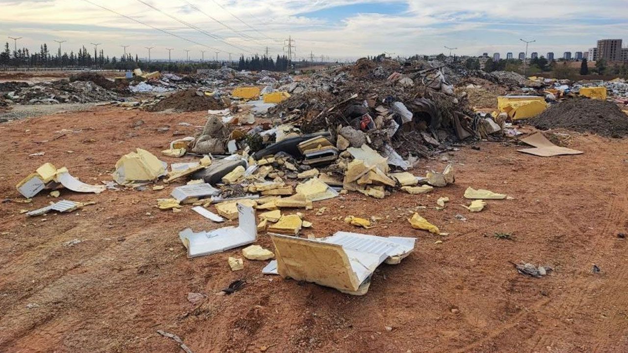 Adana'nın göbeğinde tepki çeken görüntüler: Atıklar hem çevreyi hem havayı kirletti! - 3. Sayfa