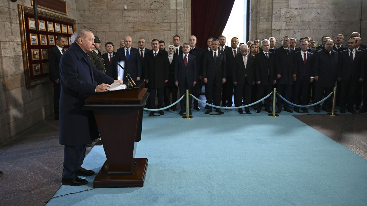 Cumhurbaşkanı Erdoğan ve devlet erkanı Anıtkabir'de! 