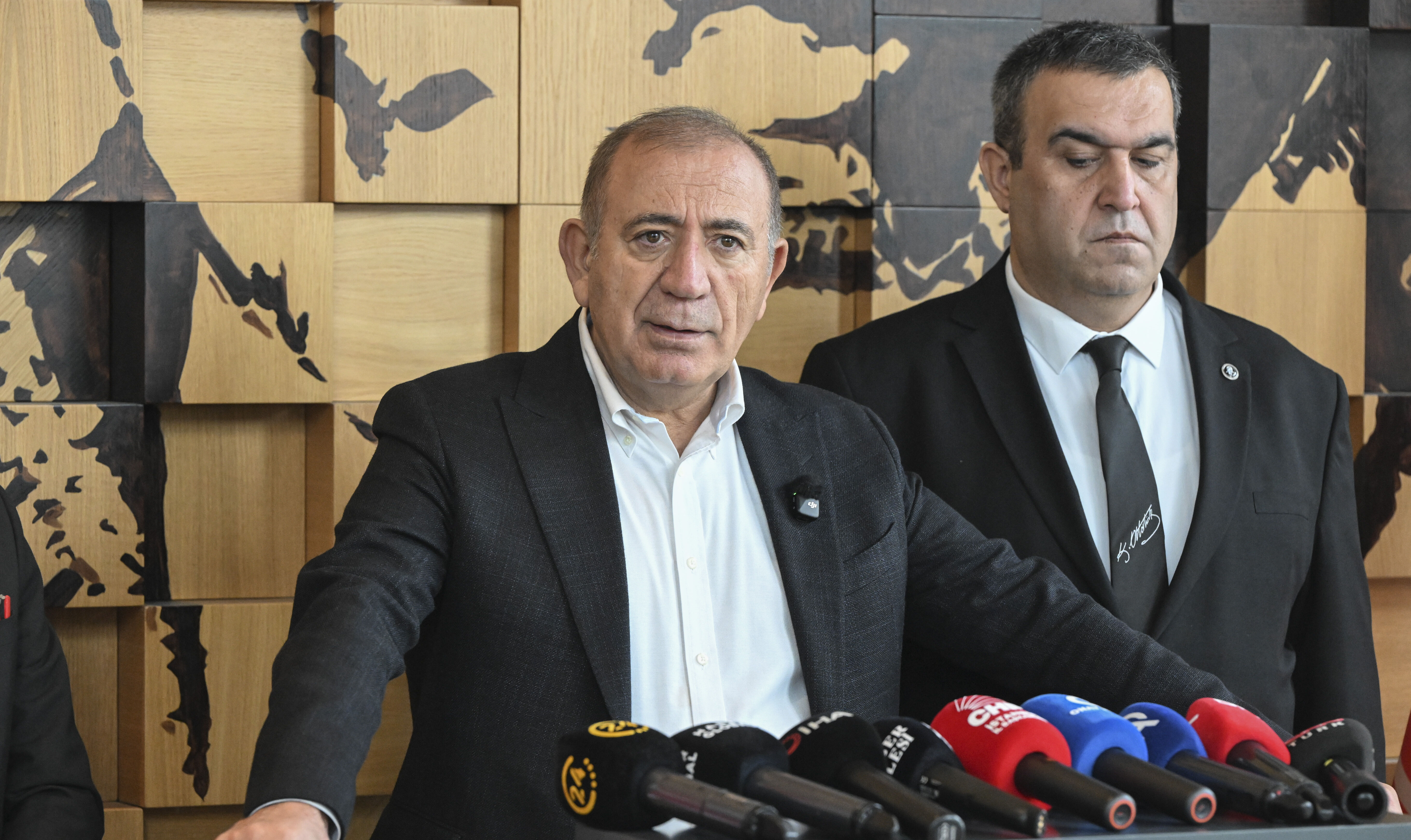 Gürsel Tekin, CHP yönetimine sitem ederek duyurdu! Aziz İhsan Aktaş'tan şikayetçi olacaklar Gürsel Tekin, CHP yönetimine sitem ederek duyurdu! Aziz İhsan Aktaş'tan şikayetçi olacaklar - 1. Resim