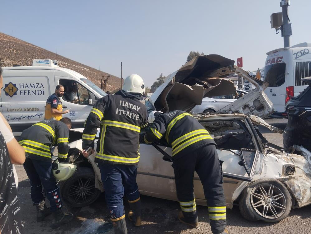 Hatay'da can pazarı! Tır 5 aracı biçti, yaralılar var - 2. Resim