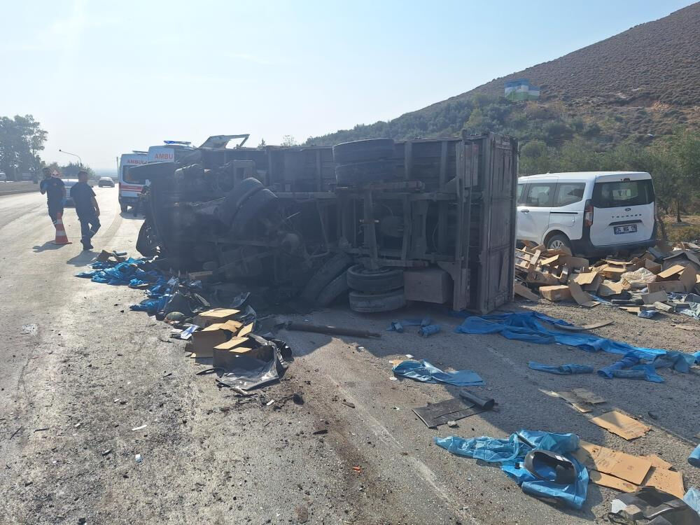 Hatay'da can pazarı! Tır 5 aracı biçti, yaralılar var - 3. Resim