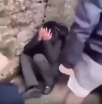 İrlanda'da Müslüman öğrenciye korkunç saldırı! Görüntülere tepki yağıyor İrlanda'da Müslüman öğrenciye korkunç saldırı! Görüntülere tepki yağıyor - 2. Resim