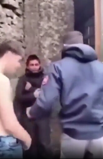 İrlanda'da Müslüman öğrenciye korkunç saldırı! Görüntülere tepki yağıyor İrlanda'da Müslüman öğrenciye korkunç saldırı! Görüntülere tepki yağıyor - 1. Resim