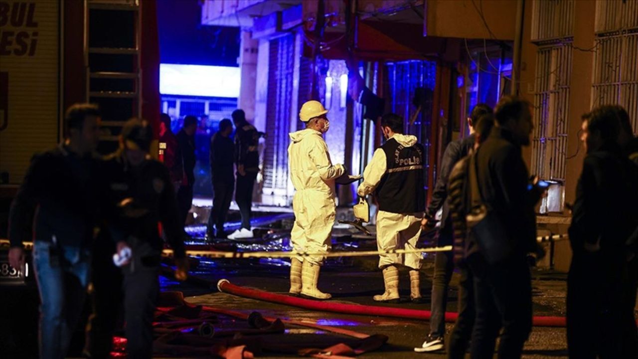 Küçükçekmece&#039;de tüyler ürperten olay! Silahla vurulmuş halde ölü bulundu