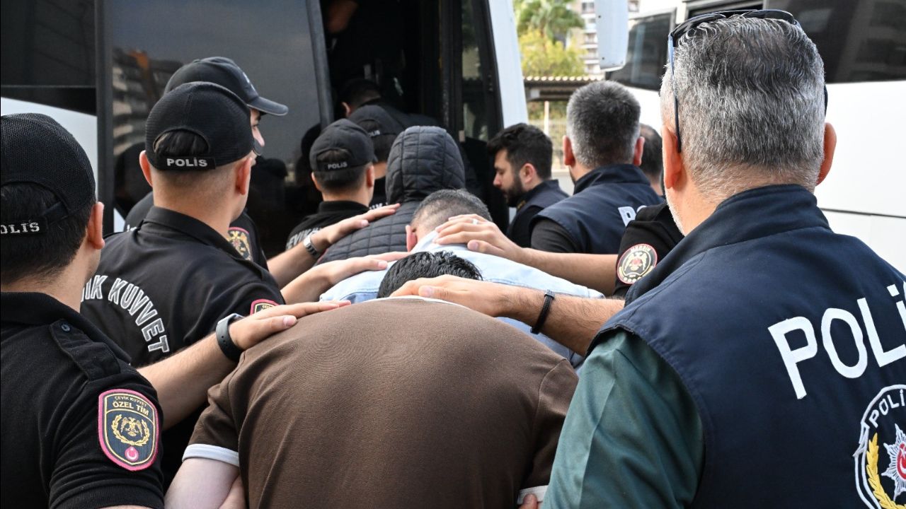 Mersin'de yasa dışı bahis sitesi çökertildi: 46 gözaltı - Gündem