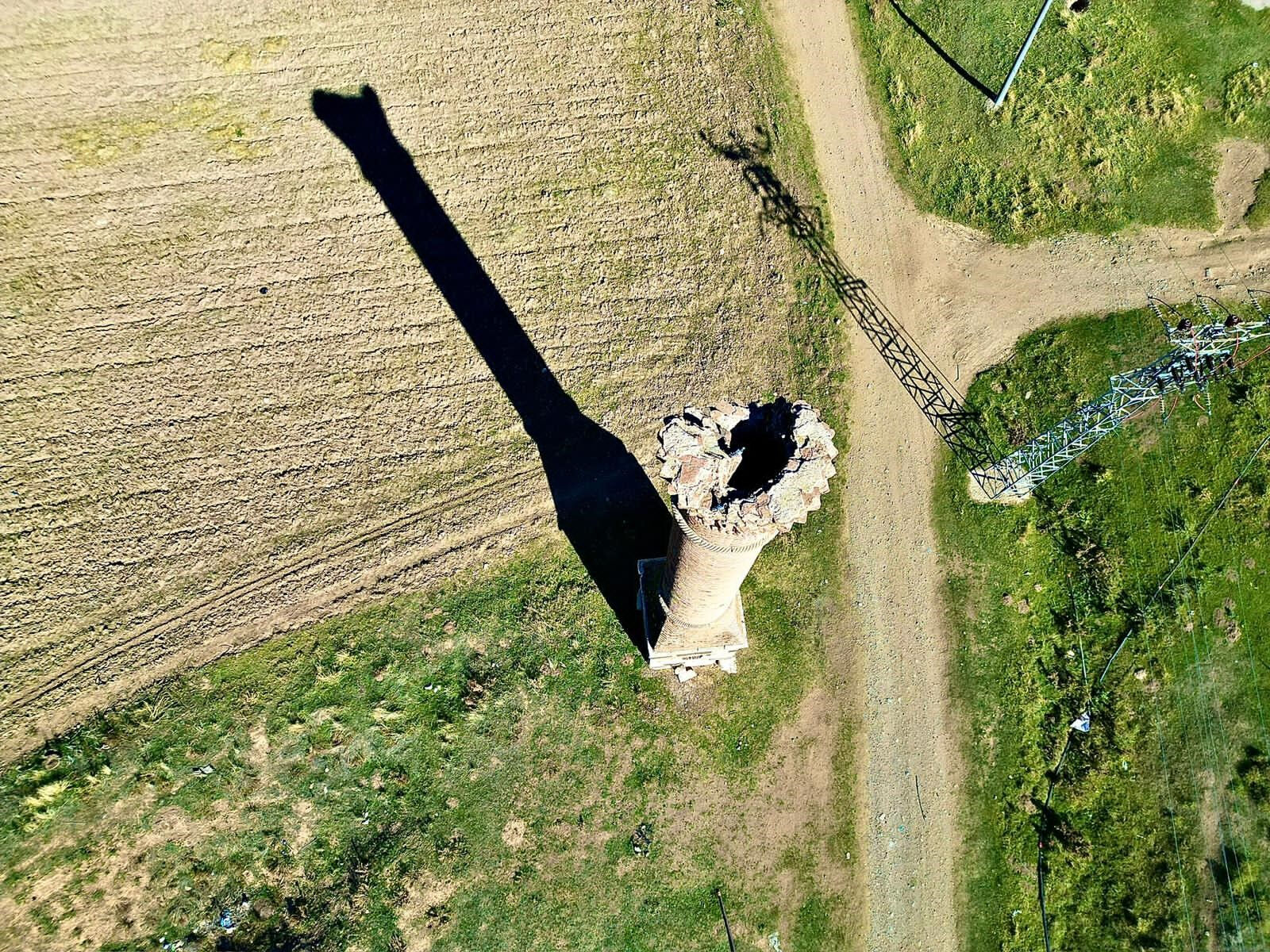 Mescid yandı, minaresi yıllardır ayakta! Akın akın gidiyorlar Mescid yandı, minaresi yıllardır ayakta! Akın akın gidiyorlar - 1. Resim