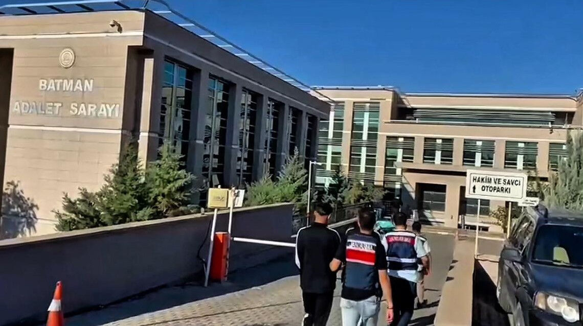 Oto lastiklerinin içinden binlerce uyuşturucu hap çıktı - 1. Resim