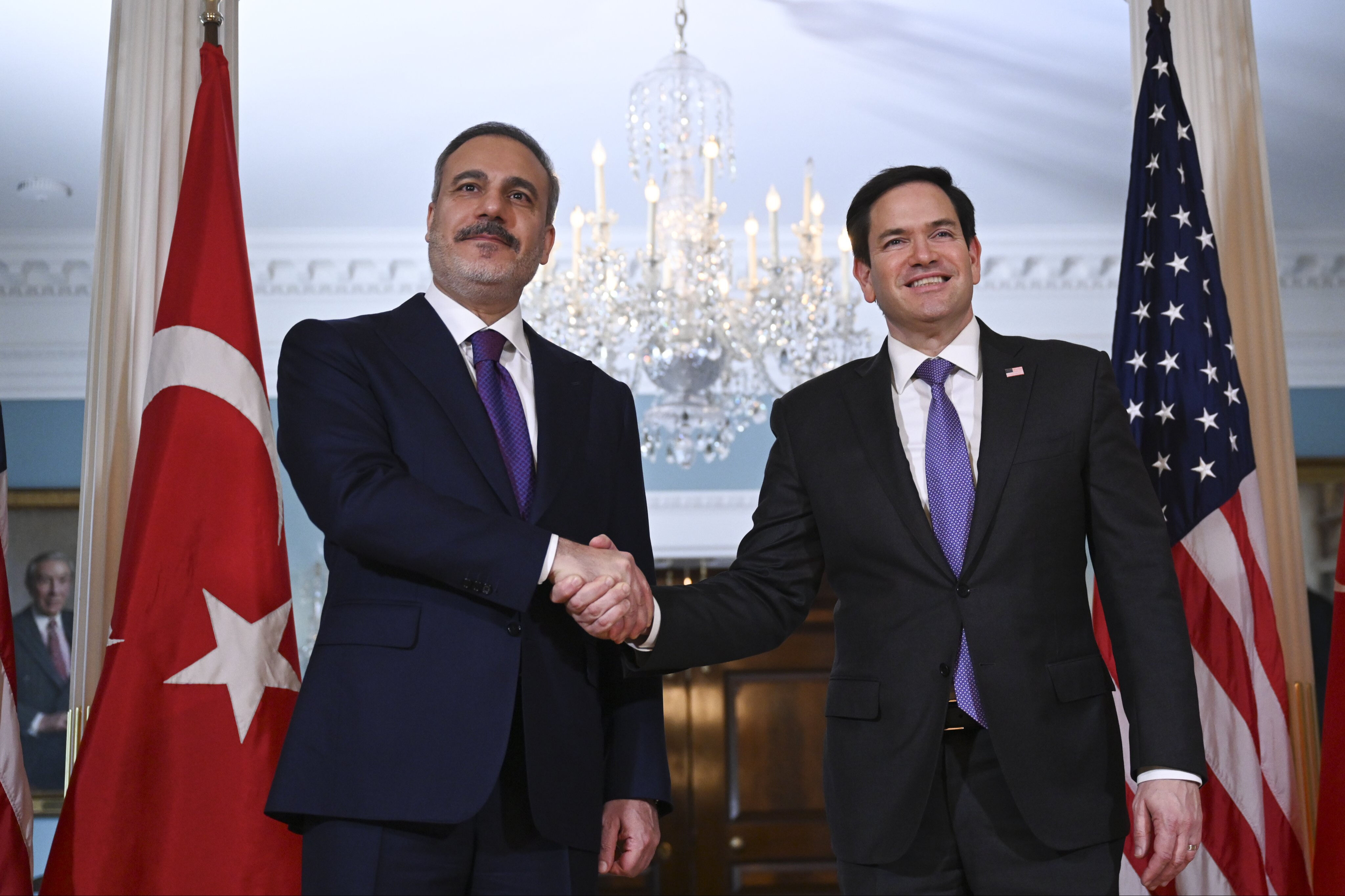 Suriye ile ABD ilişkilerinde bir ilk! Beyaz Saray'daki Şara-Trump görüşmesi başladı - 3. Resim