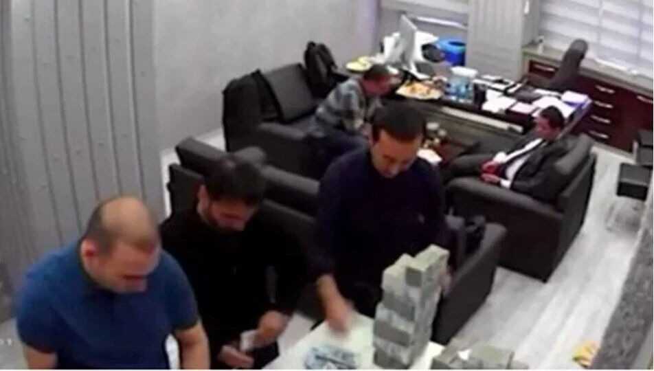 İddianamede çarpıcı ayrıntı: Para kuleleri görüntüleri “ilk örgüt izi” - 2. Resim