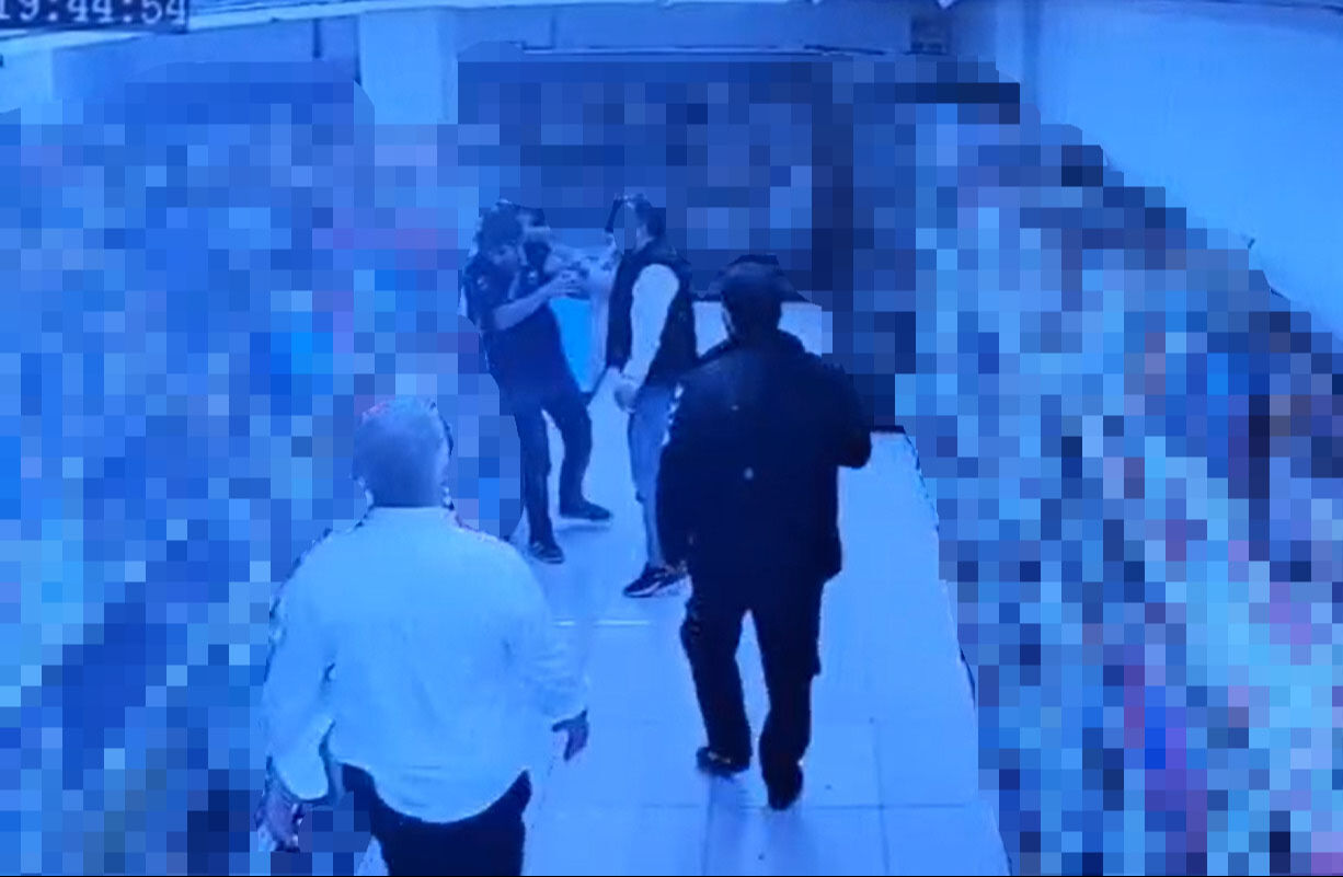 Kasiyere 'çocuğu neden uyardın' dayağı! Baba ve yanındakiler dehşet saçtı - 2. Resim