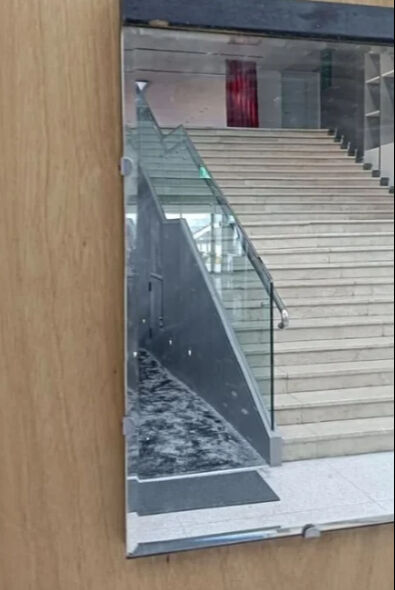 Sanat müzesinde kaos: 40 yıllık eseri 'kirli' sanıp temizledi - 2. Resim