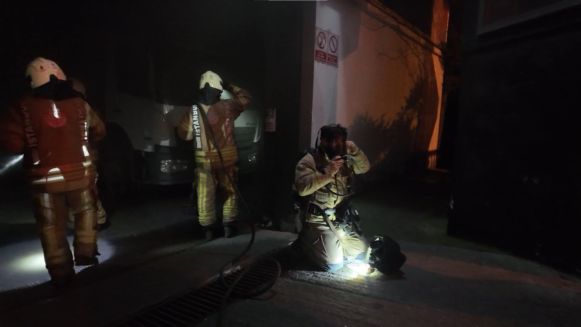 Vatandaşların dikkati faciayı önledi! Çekmeköy sokağa döküldü - 2. Resim