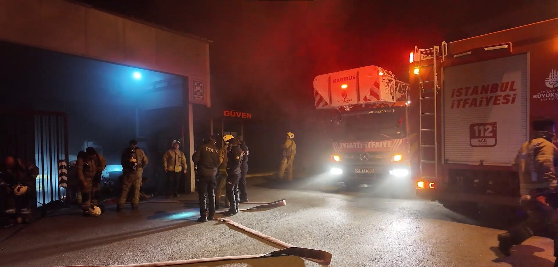 Vatandaşların dikkati faciayı önledi! Çekmeköy sokağa döküldü - 1. Resim