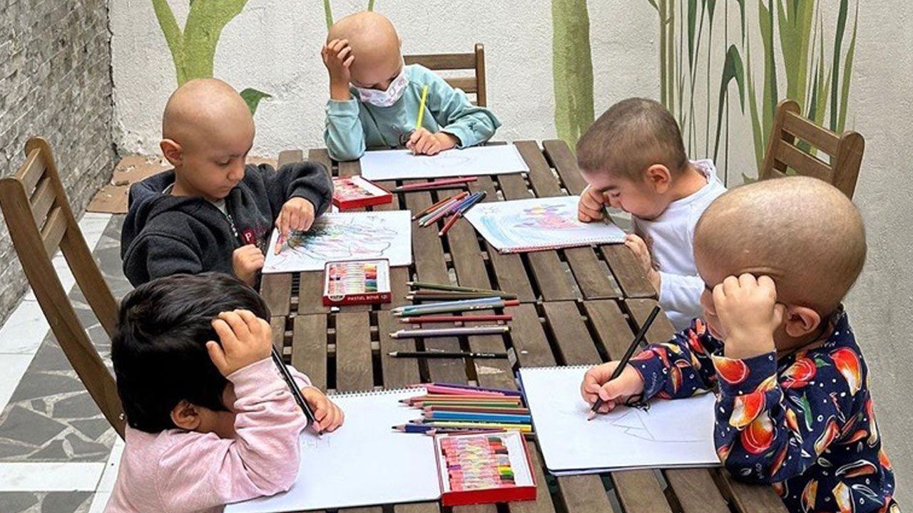 Vefa, iyiliğin de semti oldu! Abdi İbrahim çocuk ve ailelere destek oluyor - Ekonomi