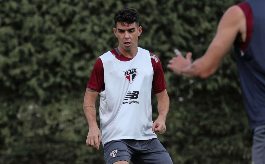 Yıldız futbolcu aniden fenalaştı: İlk müdahalenin ardından hastaneye kaldırıldı - 1. Resim