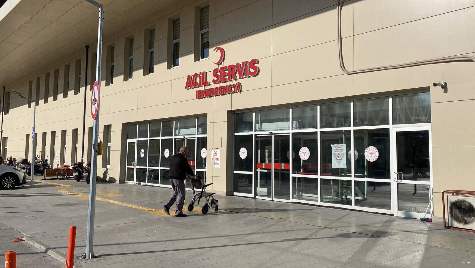 13 yaşındaki kız dehşeti yaşadı! Sokak köpekleri saldırdı, şimdi hastanede - 2. Resim