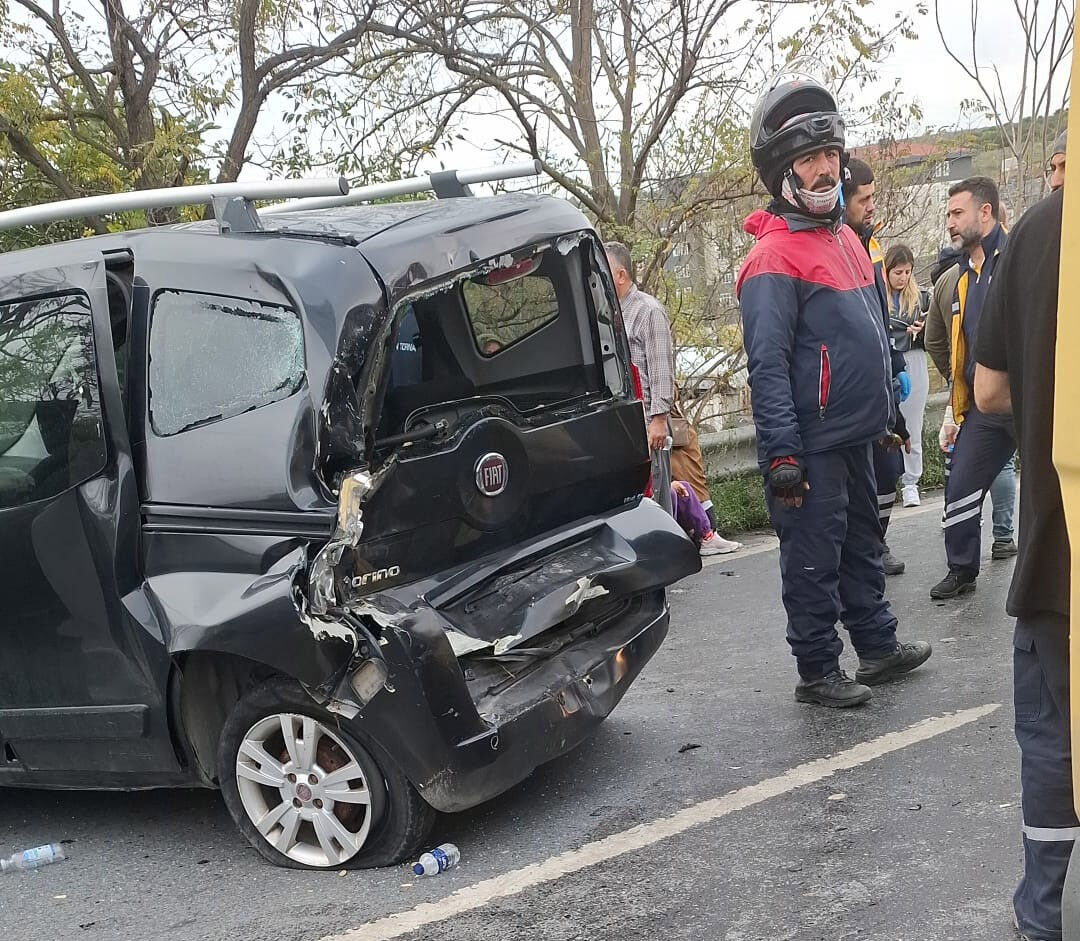 Başakşehir'de zincirleme kaza! Yolcu minibüsü de karıştı, çok sayıda yaralı var Başakşehir'de zincirleme kaza! Yolcu minibüsü de karıştı, çok sayıda yaralı var - 2. Resim
