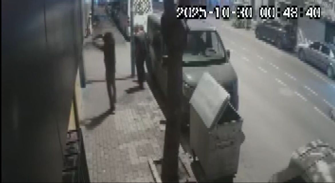 Cadde ortasında dehşet! “Çekilin” dedi, kurşun yağdırdı Cadde ortasında dehşet! “Çekilin” dedi, kurşun yağdırdı - 3. Resim