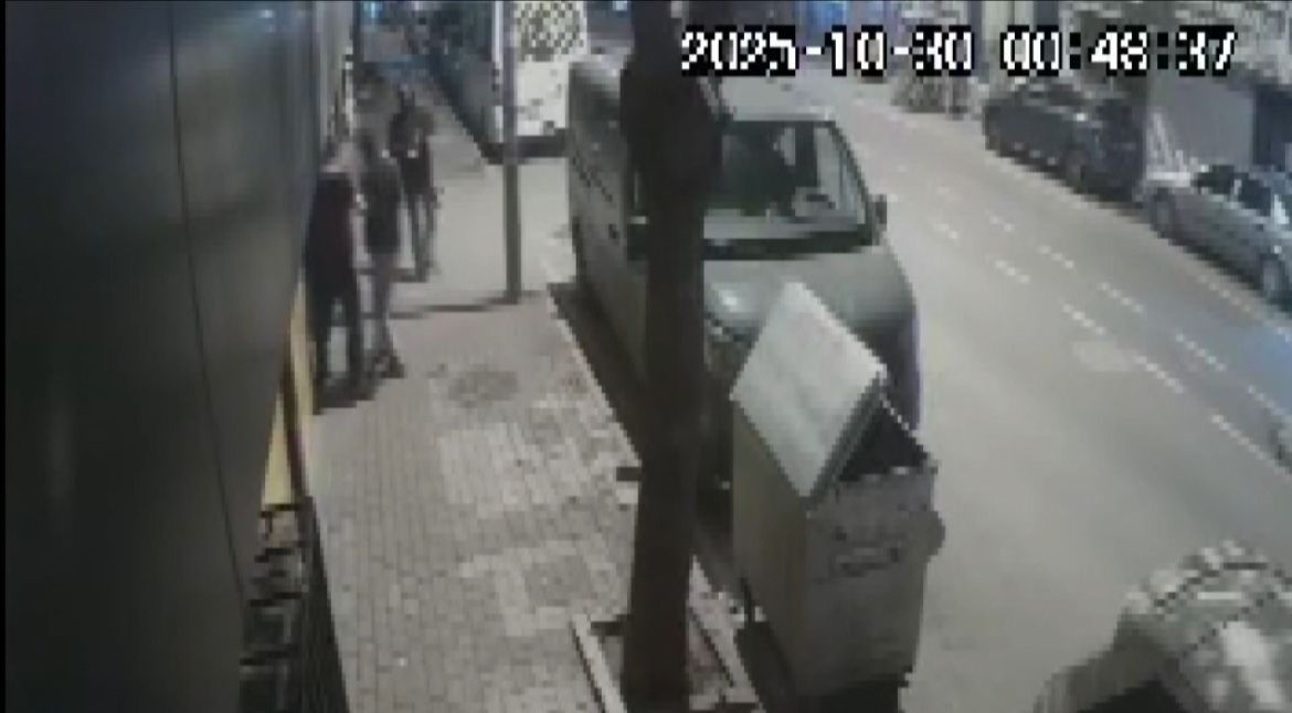 Cadde ortasında dehşet! “Çekilin” dedi, kurşun yağdırdı Cadde ortasında dehşet! “Çekilin” dedi, kurşun yağdırdı - 1. Resim