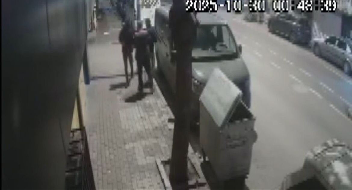 Cadde ortasında dehşet! “Çekilin” dedi, kurşun yağdırdı Cadde ortasında dehşet! “Çekilin” dedi, kurşun yağdırdı - 2. Resim