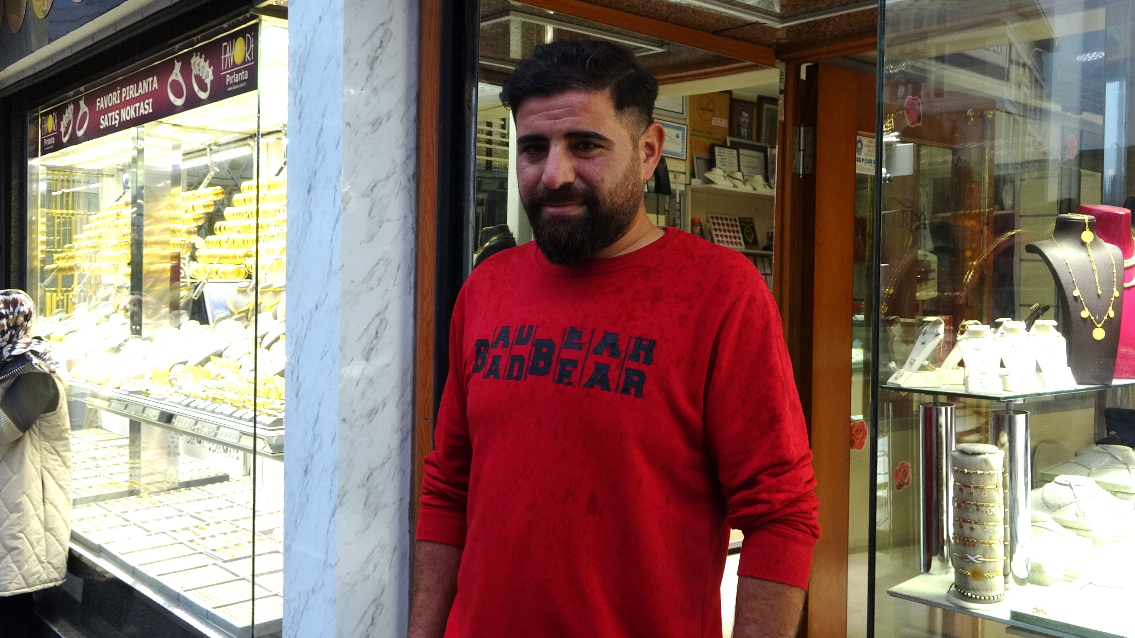 Her şeyi bankada fark etti, kuyumcunun yolunu tuttu! "Vicdanen doğru olanı yaptım" - 1. Resim