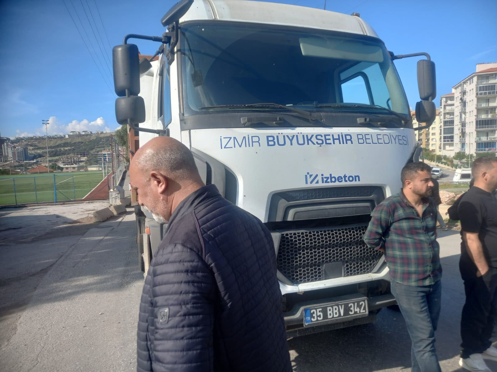 İzmir'de CHP'li belediyelerin çöp kavgası! Yolu geçişlere kapattılar - 3. Resim