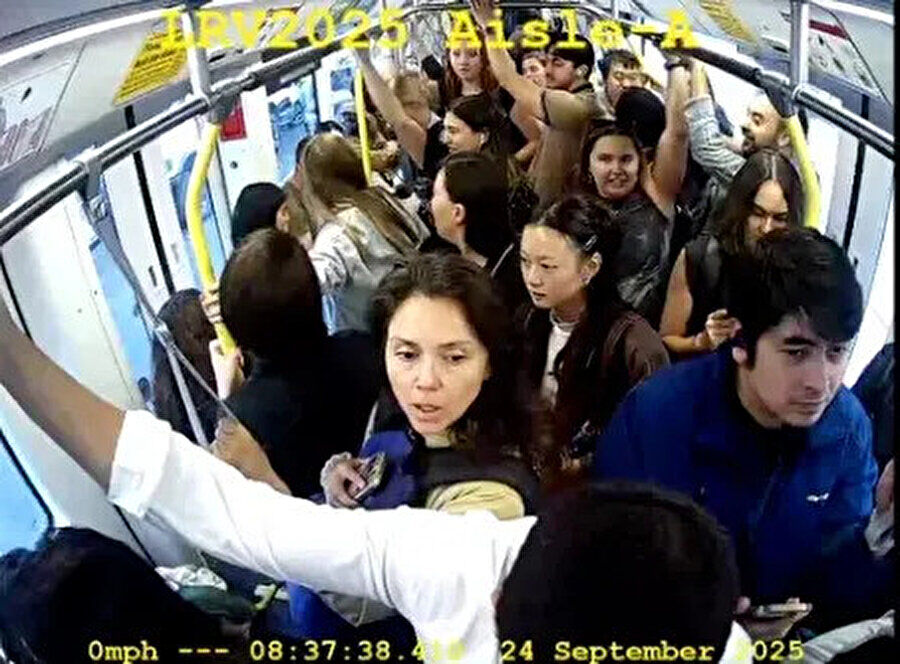 Metroda panik anları! Uyuyakalan makinist yolculara kabusu yaşattı - 3. Resim