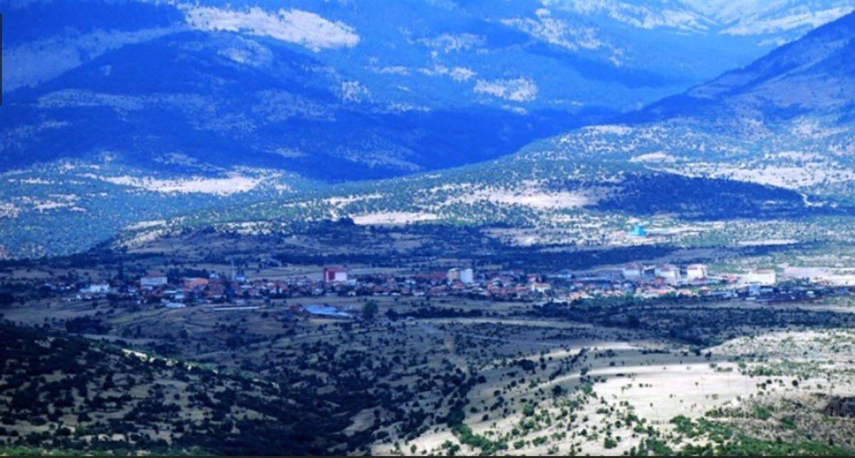 Nüfusu 2 binin altına düştü! 1000 yıllık tarihi olan ilçe köy olma tehlikesiyle karşı karşıya Nüfusu 2 binin altına düştü! 1000 yıllık tarihi olan ilçe köy olma tehlikesiyle karşı karşıya - 1. Resim