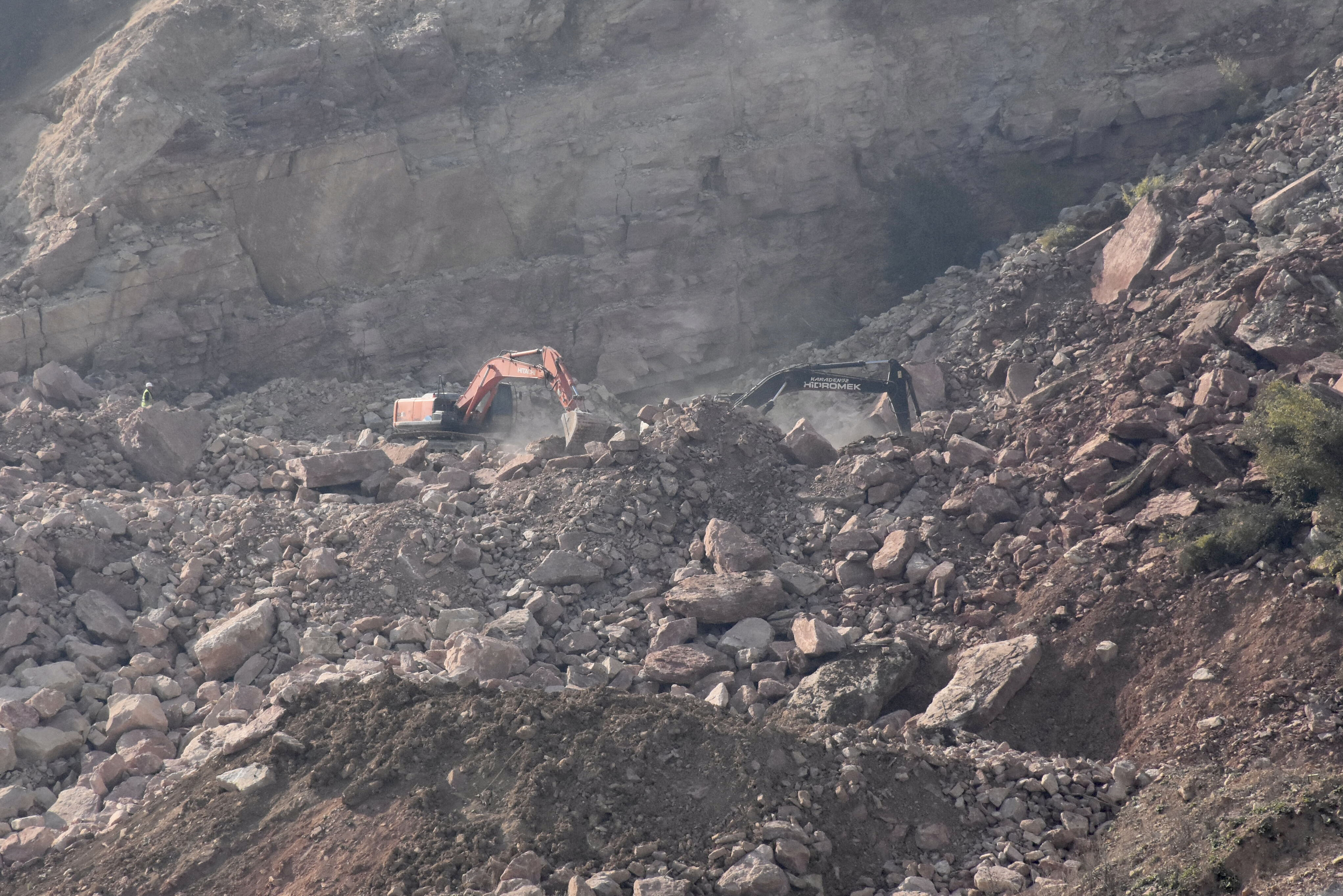 Ordu'daki feci olayda yeni gelişme! Taş ocağı şantiyesinde göçük altında kalan işçinin cenazesine ulaşıldı - 1. Resim