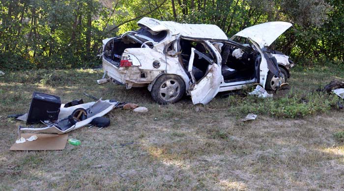 Otomobil devrildi: 2 asker 1 polis öldü Otomobil devrildi: 2 asker 1 polis öldü