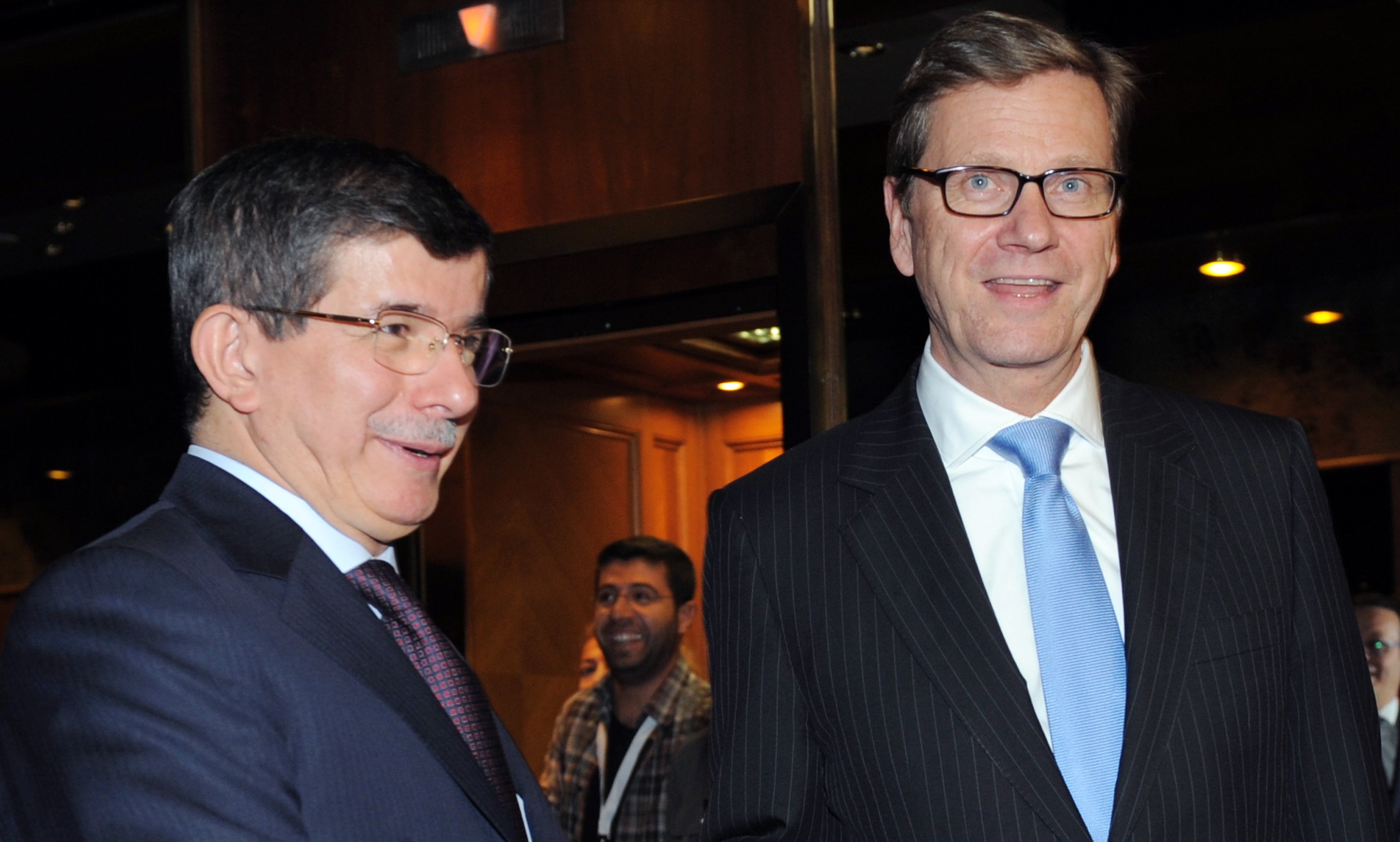 Davutoğlu: Biz Esad'a karşıyız Davutoğlu: Biz Esad'a karşıyız