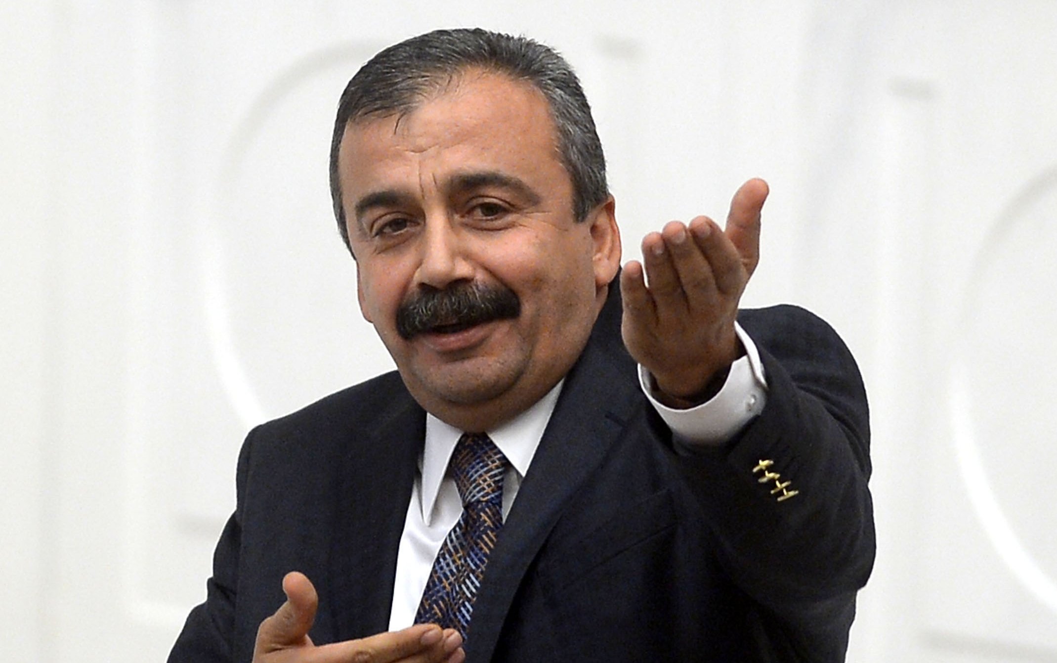 Sırrı Süreyya, işkencecisini dinledi Sırrı Süreyya, işkencecisini dinledi