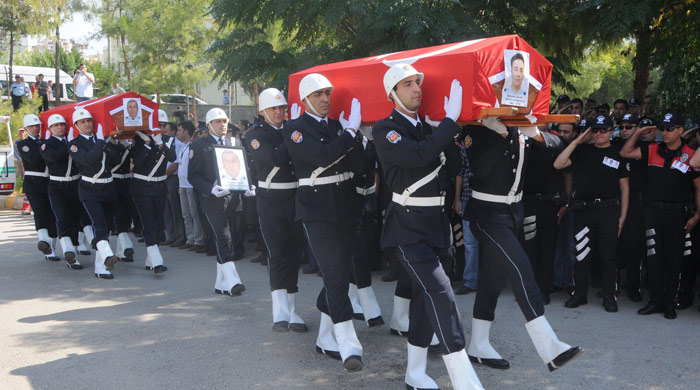 Şehit polisler gözyaşları ile uğurlandı Şehit polisler gözyaşları ile uğurlandı