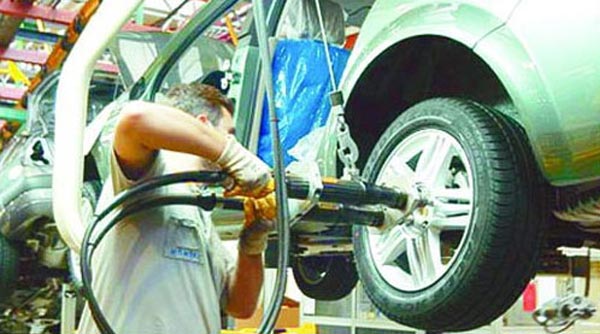 Otomotiv üretimi yüzde 10 azaldı Otomotiv üretimi yüzde 10 azaldı