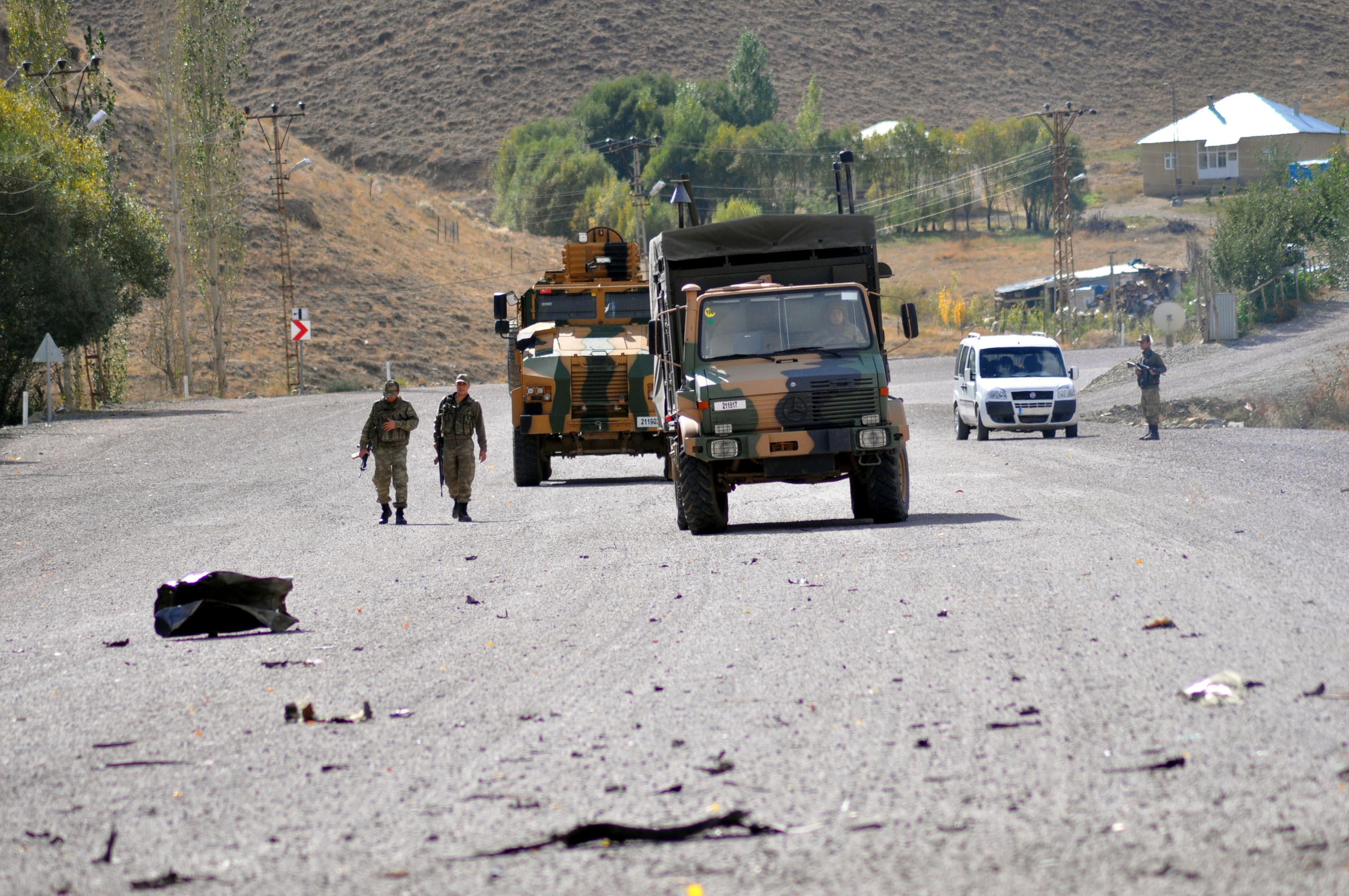 Yüksekova'da bombalı tuzak: 2 yaralı Yüksekova'da bombalı tuzak: 2 yaralı