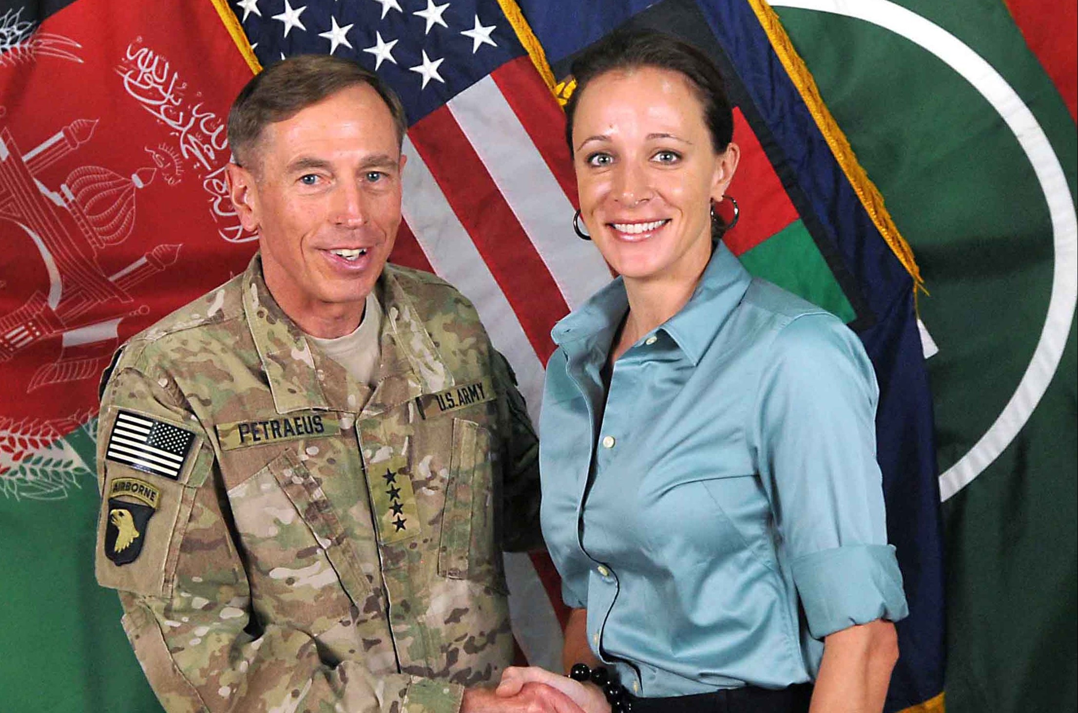 Eski sözcüsü: Petraeus perişan oldu Eski sözcüsü: Petraeus perişan oldu