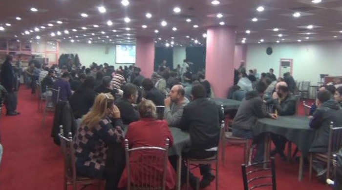 Kocalarını kumarda yakalattılar Kocalarını kumarda yakalattılar