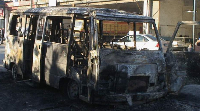 Denizli'de 4 araç kundaklandı Denizli'de 4 araç kundaklandı
