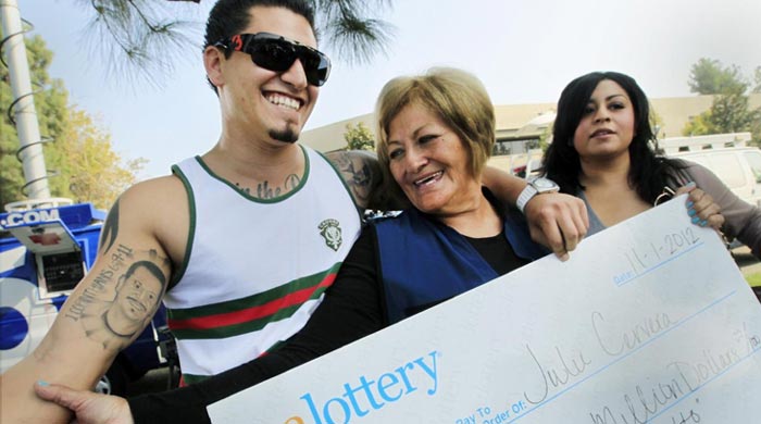 Loto ikramiyesi dalgın büyükanneye vurdu Loto ikramiyesi dalgın büyükanneye vurdu