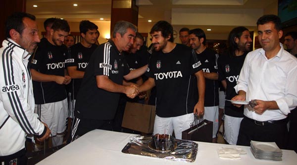 Veli Kavlak&#039;a sürpriz doğum günü partisi