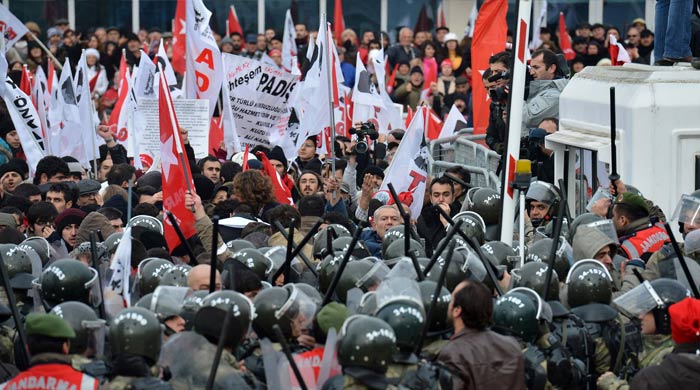 Silivri Cezaevi önünde gazlı müdahale Silivri Cezaevi önünde gazlı müdahale