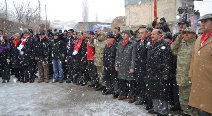 Dedeleri için Sarıkamış&#039;a geldiler
