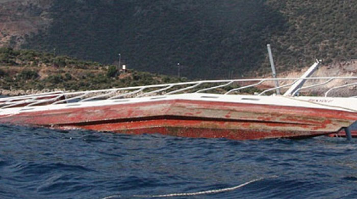 Gine&#039;de yolcu gemisi battı: 30 ölü