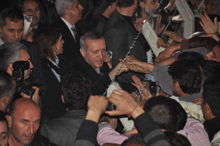 Erdoğan sınırda Esad'a seslendi Erdoğan sınırda Esad'a seslendi
